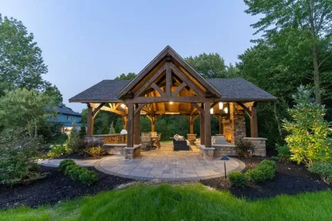 Low-voltage outdoor lighting installation
