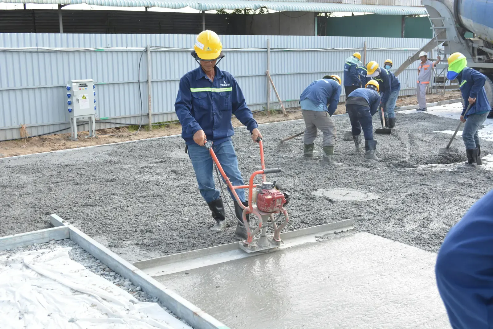 Concrete pouring & leveling